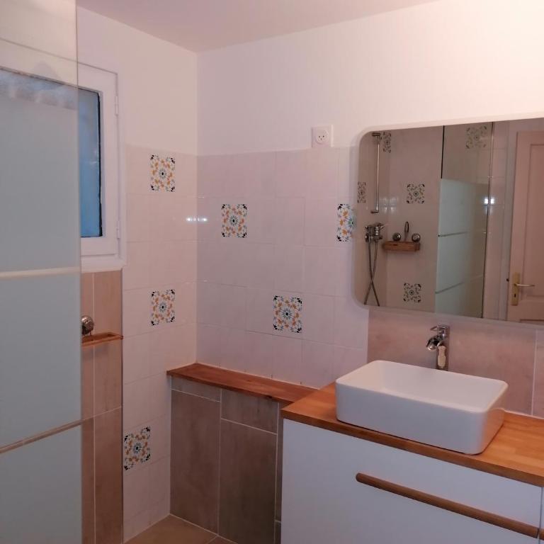 Mimilou Mont St Loup piscine privée - Appartement 1 Chambre - 19