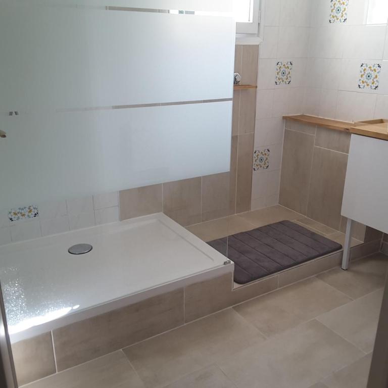 Mimilou Mont St Loup piscine privée - Appartement 1 Chambre - 20