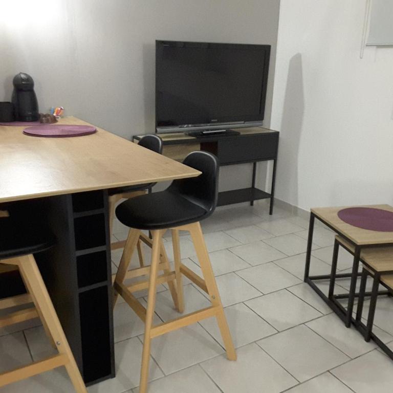 Mimilou Mont St Loup piscine privée - Appartement 1 Chambre - 15