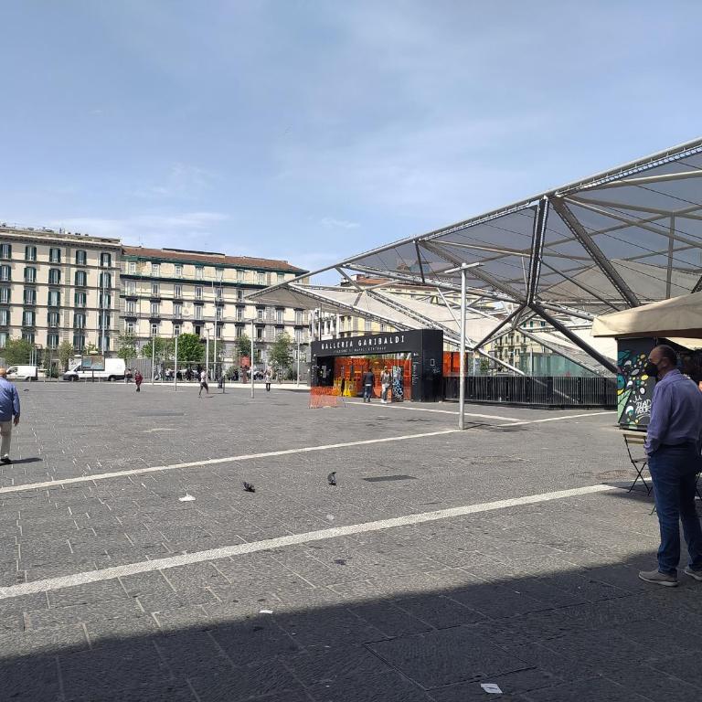 ROYAL ROOMS STATION NAPOLI - Camera Familiare con Bagno Privato - 10