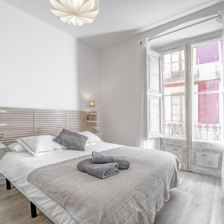 32CaL QuEROL Boutique Puigmal - Three-Bedroom Apartment - 1