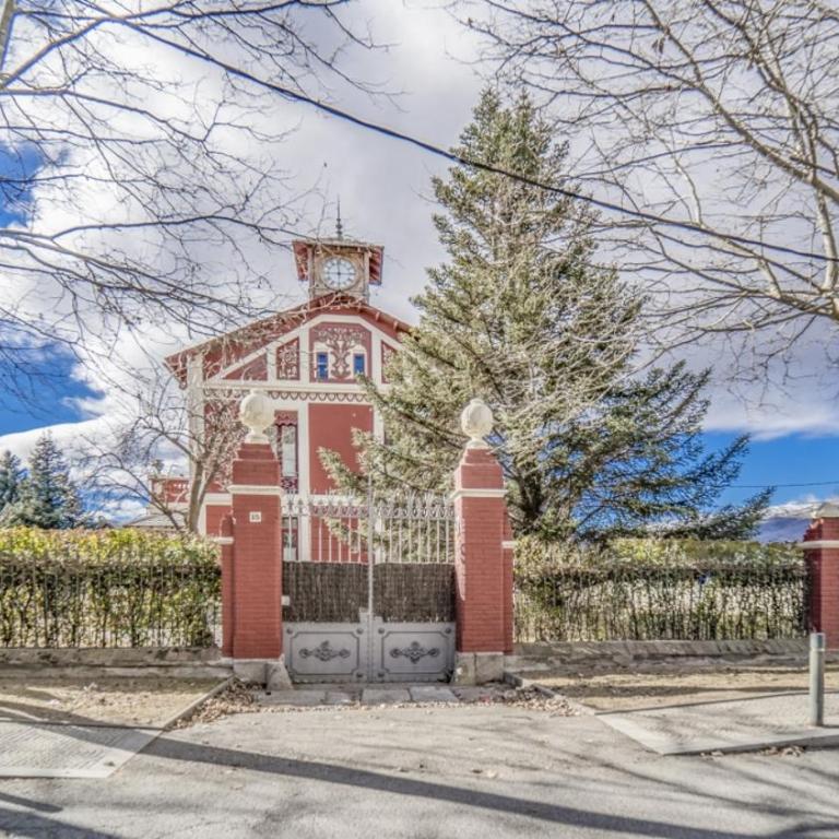 32CaL QuEROL Boutique Puigmal - Three-Bedroom Apartment - 3
