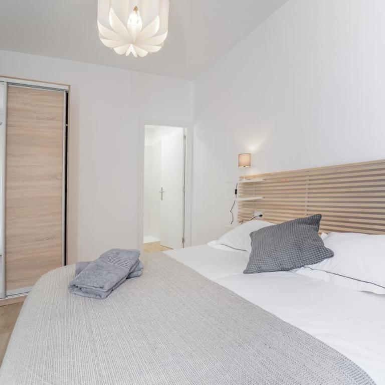 32CaL QuEROL Boutique Puigmal - Three-Bedroom Apartment - 8