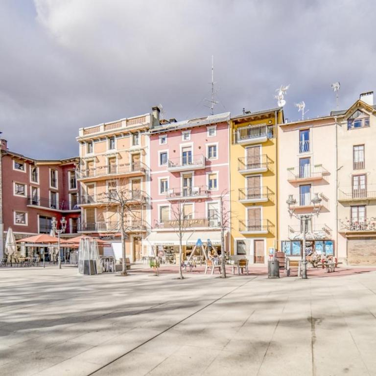32CaL QuEROL Boutique Puigmal - Three-Bedroom Apartment - 10