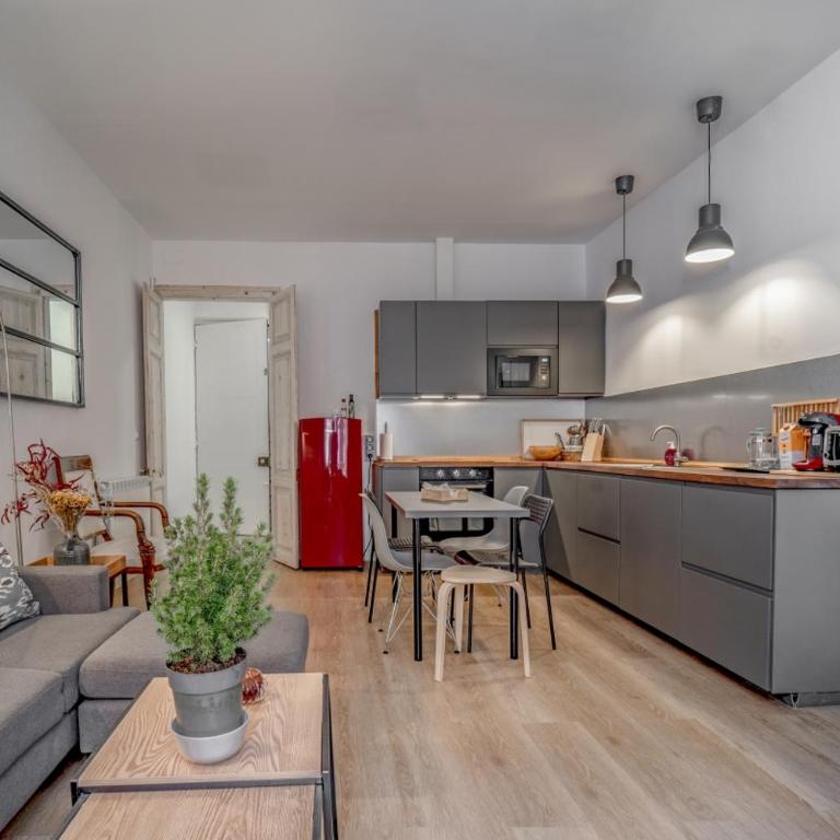 32CaL QuEROL Boutique Puigmal - Three-Bedroom Apartment - 11