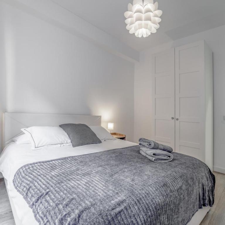 32CaL QuEROL Boutique Puigmal - Three-Bedroom Apartment - 14