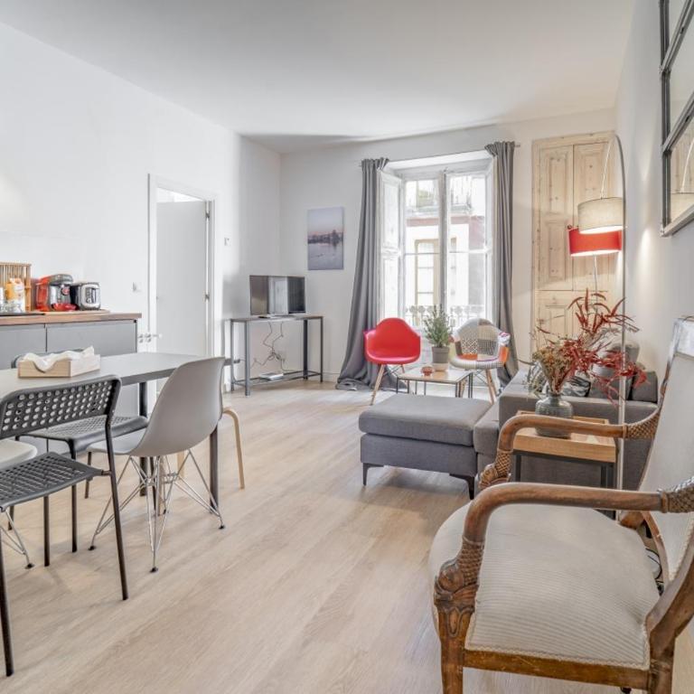 32CaL QuEROL Boutique Puigmal - Three-Bedroom Apartment - 15
