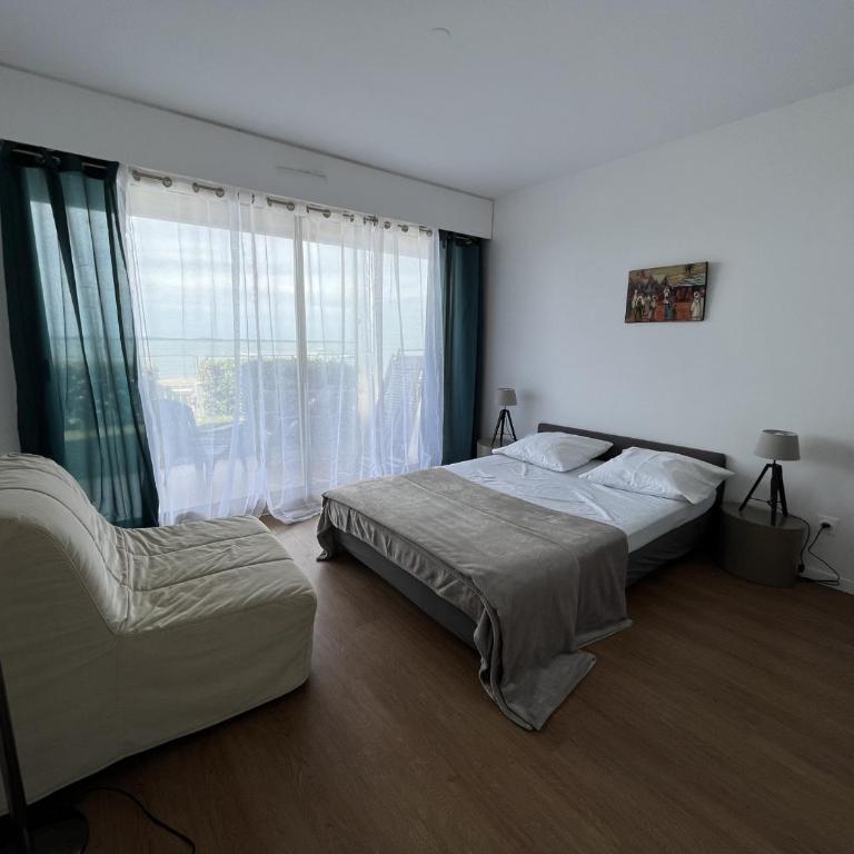 Appartement T2 RDC avec Jardinet et Accès Direct Plage, Parking Sécurisé, Proche Commerces - FR-1-374-2 - Apartment (4 Adults) - 4