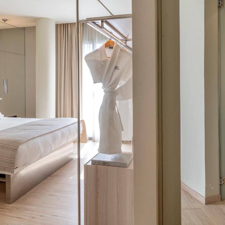 Cram Hotel - Deluxe Double Room - 10