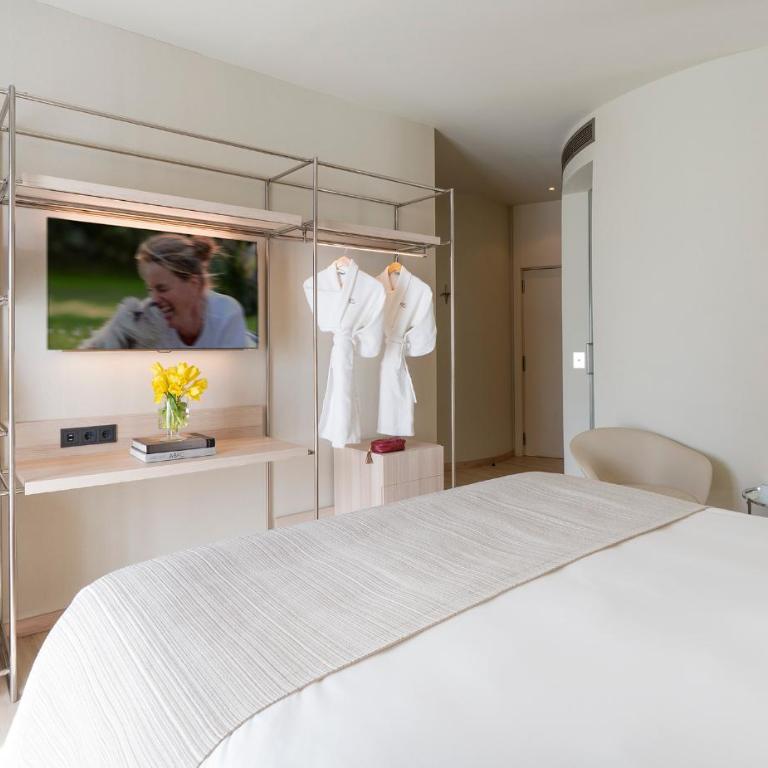 Cram Hotel - Deluxe Double Room - 11