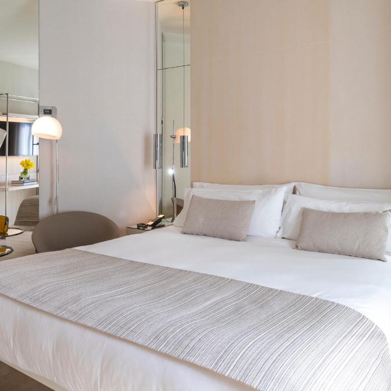 Cram Hotel - Deluxe Double Room - 9