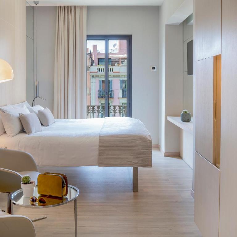 Cram Hotel - Superior Room with Balcony - 4