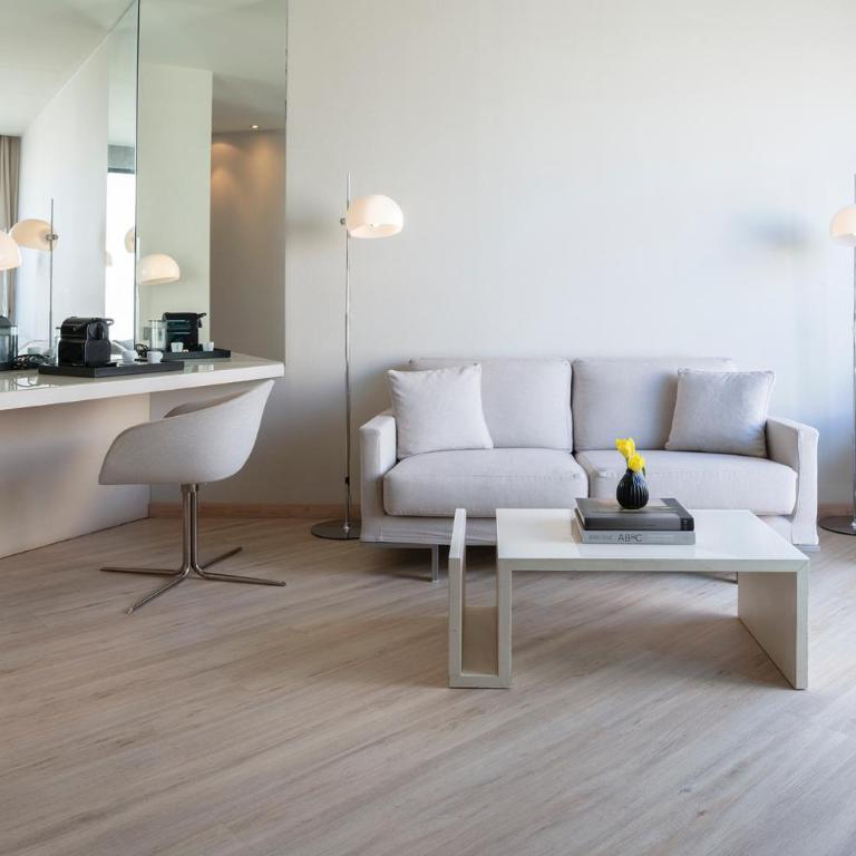 Cram Hotel - Suite with Terrace - 6