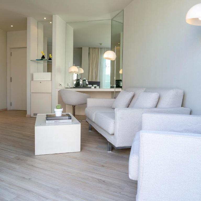 Cram Hotel - Suite with Terrace - 8