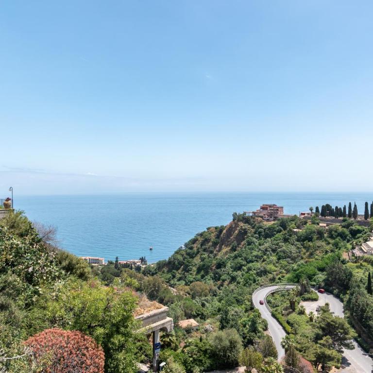 GuestHost - Taormina Panoramic Apartment with Parking - Two-Bedroom Apartment - 3
