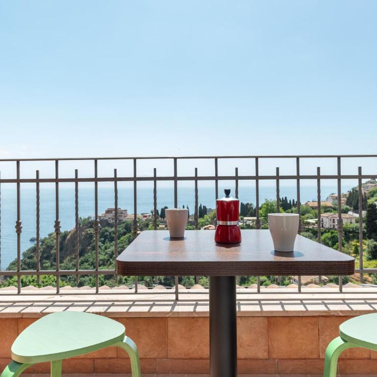 GuestHost - Taormina Panoramic Apartment with Parking - Two-Bedroom Apartment - 20