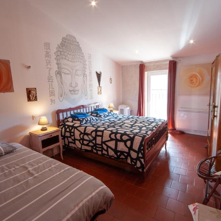 Venez Rêver Béziers CENTRE et GARE il y a plus cher mais c est moins bien - Chambre Triple - 1