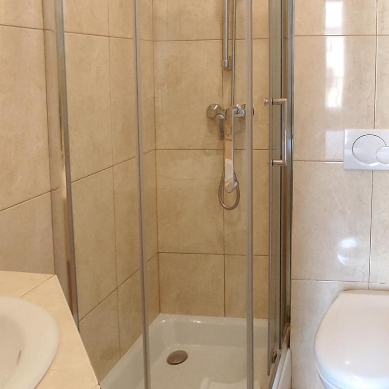 Hôtel Du Centre, un hôtel AMMI - Small Economic Double Room 9m² - Courtyard View - 16