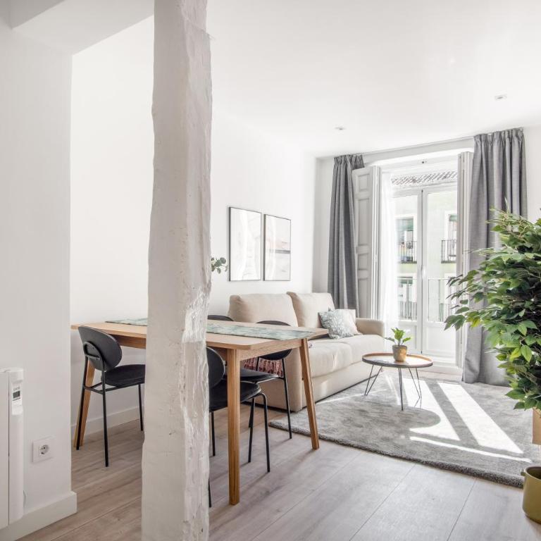 Limehome Madrid Calle Ave María - estancia temporal - One-Bedroom Apartment with Balcony - 8