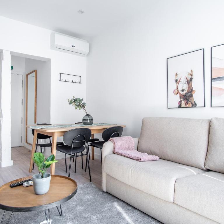 Limehome Madrid Calle Ave María - estancia temporal - One-Bedroom Apartment with Balcony - 10