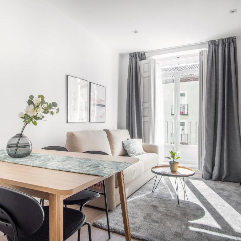 Limehome Madrid Calle Ave María - estancia temporal - One-Bedroom Apartment with Balcony - 5