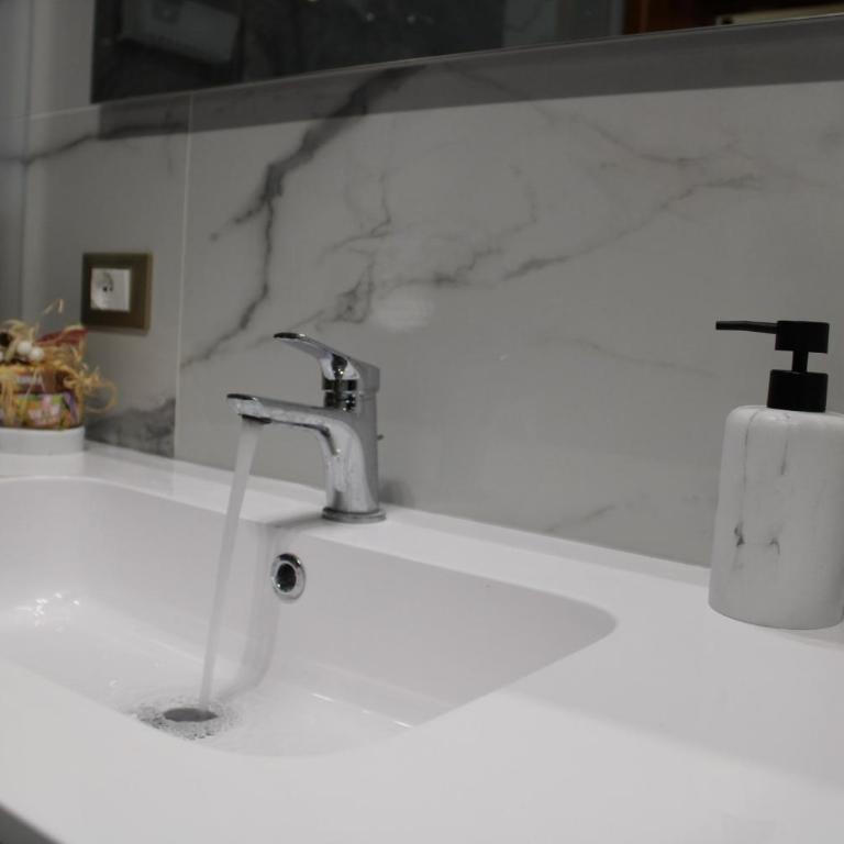 Terrazza Levante - Boutique rooms - Camera Queen con Vasca Idromassaggio - 8