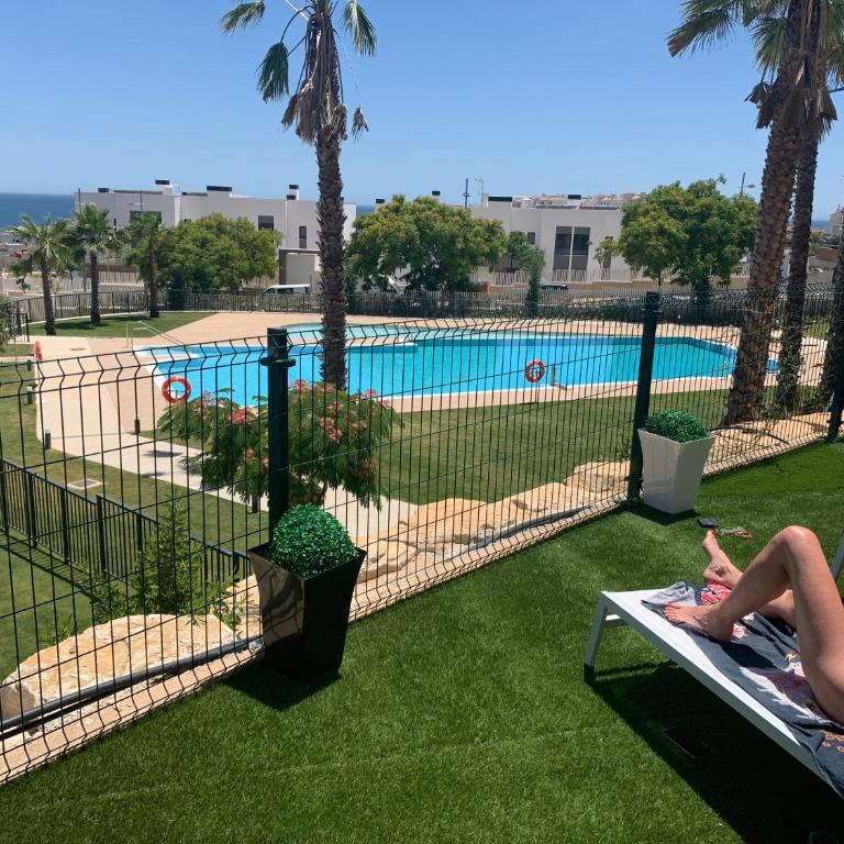CASA CASU NEW STUNNING 3 BED RAISED GROUND FLOOR APARTMENT & HUGE BALCONY WITH SEA POOL & MOUNTAIN VIEW INDOOR & OUTDOOR SWIMMING POOLS & GYM WALKING DISTANCE TO BEACH PORT Estepona TRAVELLER AWARD 2023 - Three-Bedroom Apartment - 40
