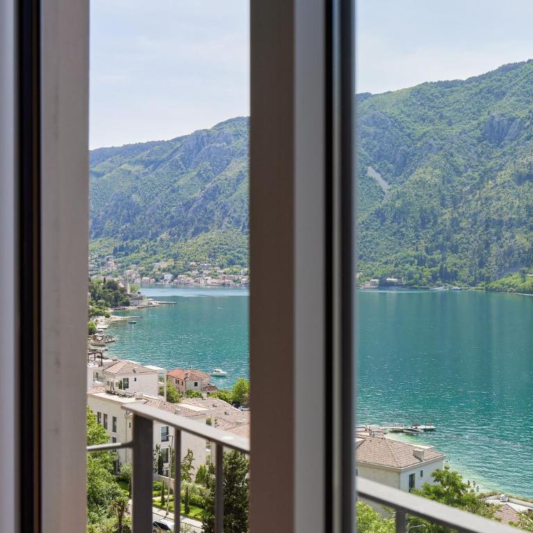 Olga's Piece of Paradise in Kotor - Three-Bedroom Apartment - 2