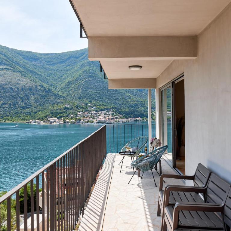 Olga's Piece of Paradise in Kotor - Three-Bedroom Apartment - 11