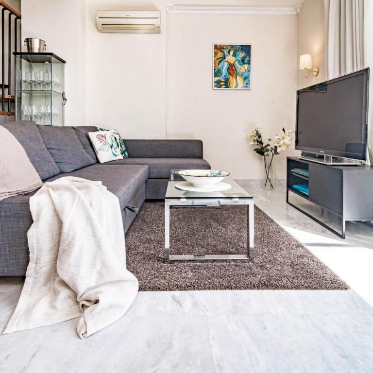 Spacious 2 Bedroom Apartment in Puerto Banus with a Private Terrace and Mountain Views - Deluxe Apartment - 5