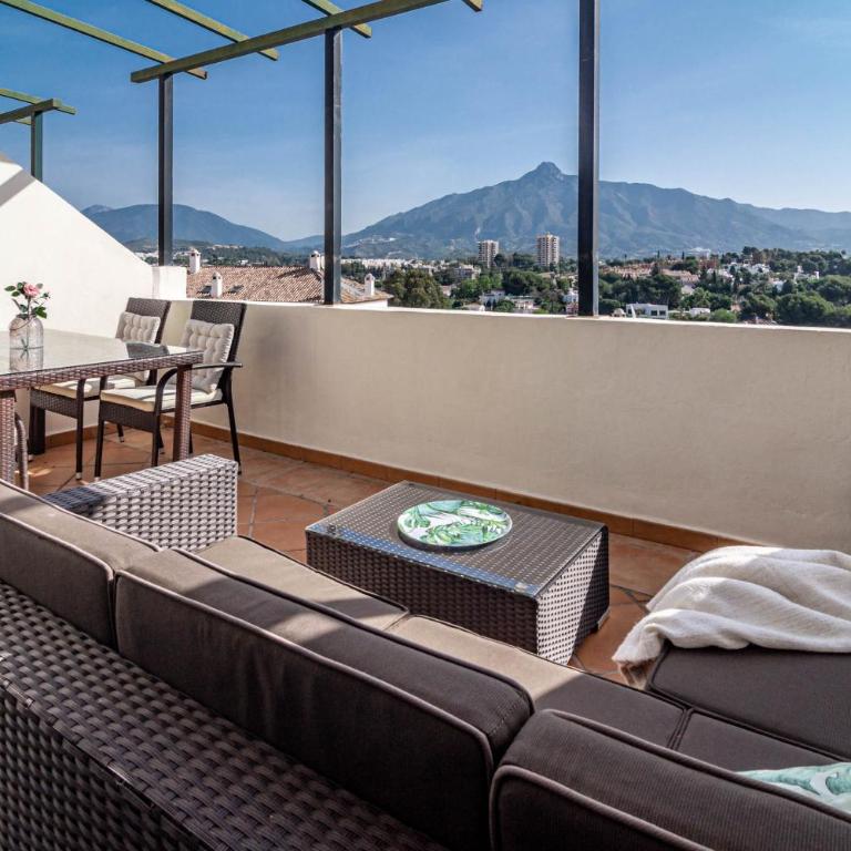 Spacious 2 Bedroom Apartment in Puerto Banus with a Private Terrace and Mountain Views - Deluxe Apartment - 7