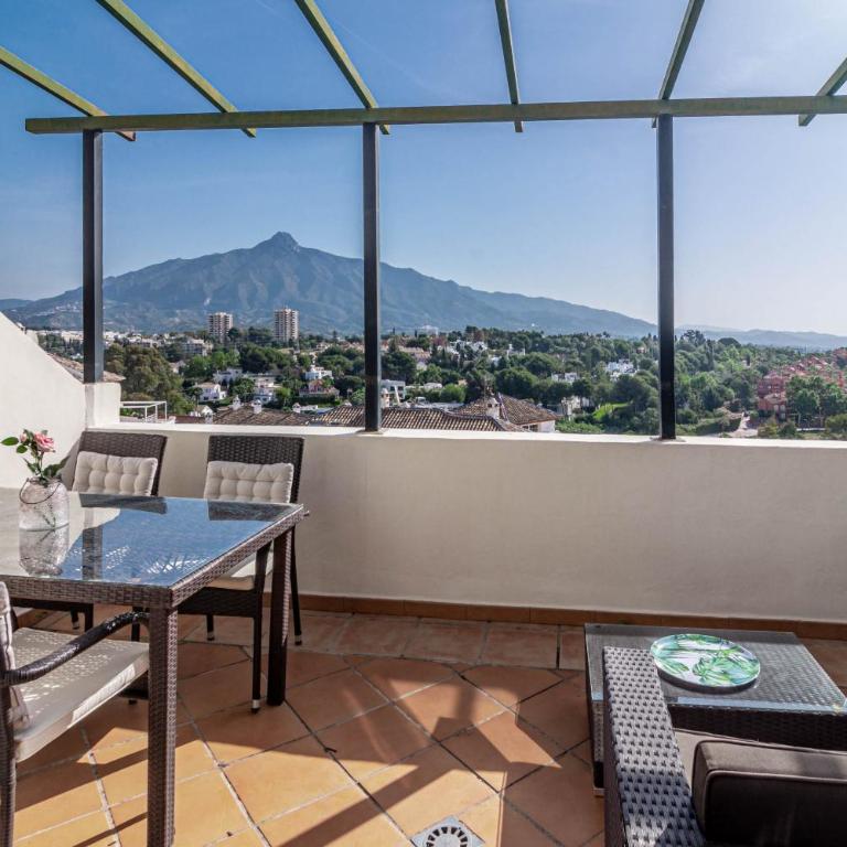 Spacious 2 Bedroom Apartment in Puerto Banus with a Private Terrace and Mountain Views - Deluxe Apartment - 8