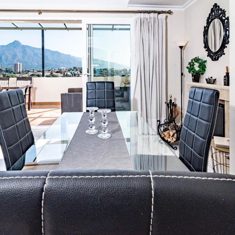 Spacious 2 Bedroom Apartment in Puerto Banus with a Private Terrace and Mountain Views - Deluxe Apartment - 13