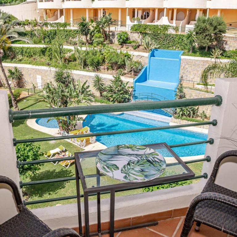 Spacious 2 Bedroom Apartment in Puerto Banus with a Private Terrace and Mountain Views - Deluxe Apartment - 22