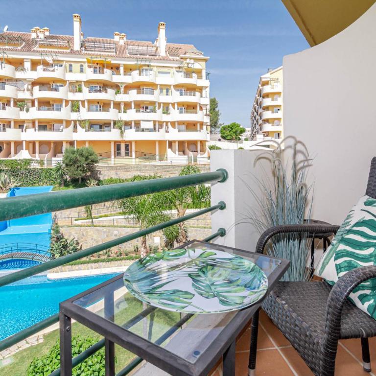Spacious 2 Bedroom Apartment in Puerto Banus with a Private Terrace and Mountain Views - Deluxe Apartment - 23