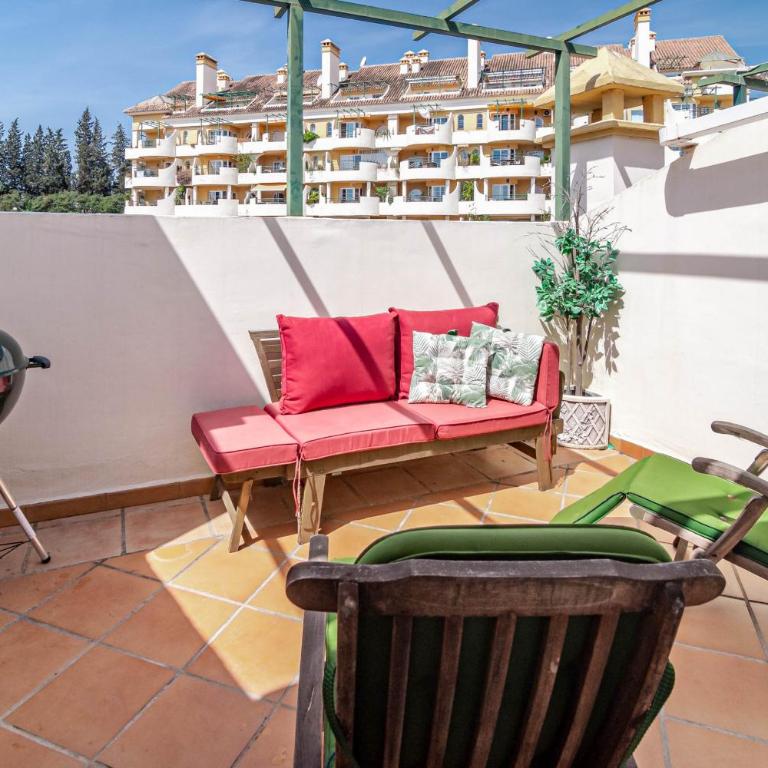 Spacious 2 Bedroom Apartment in Puerto Banus with a Private Terrace and Mountain Views - Deluxe Apartment - 34