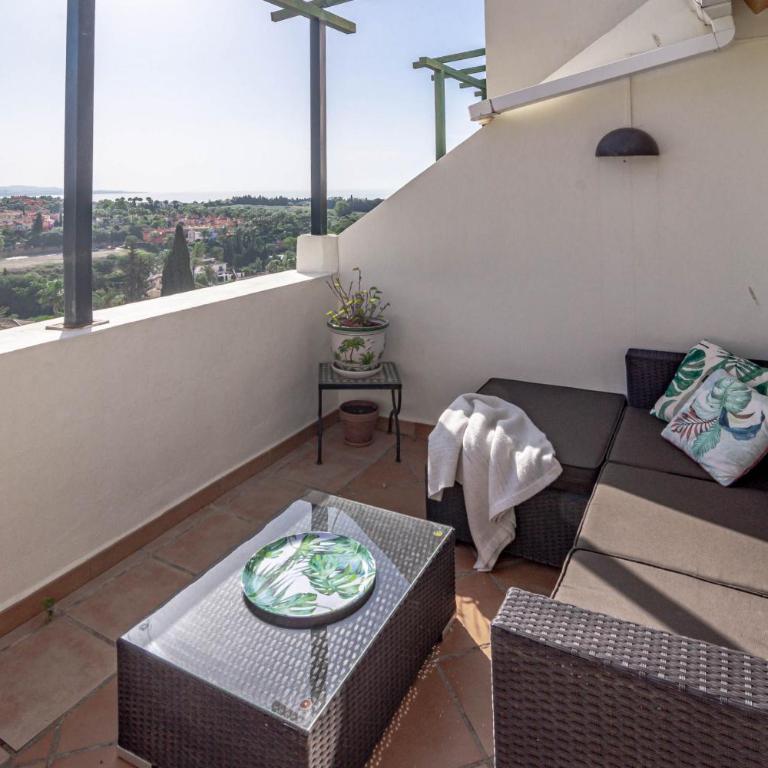 Spacious 2 Bedroom Apartment in Puerto Banus with a Private Terrace and Mountain Views - Deluxe Apartment - 39