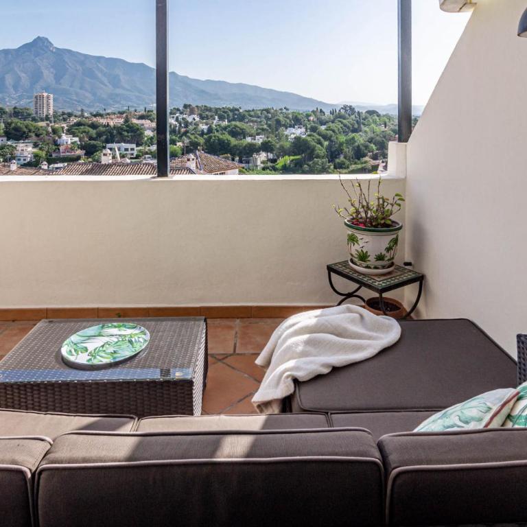 Spacious 2 Bedroom Apartment in Puerto Banus with a Private Terrace and Mountain Views - Deluxe Apartment - 41