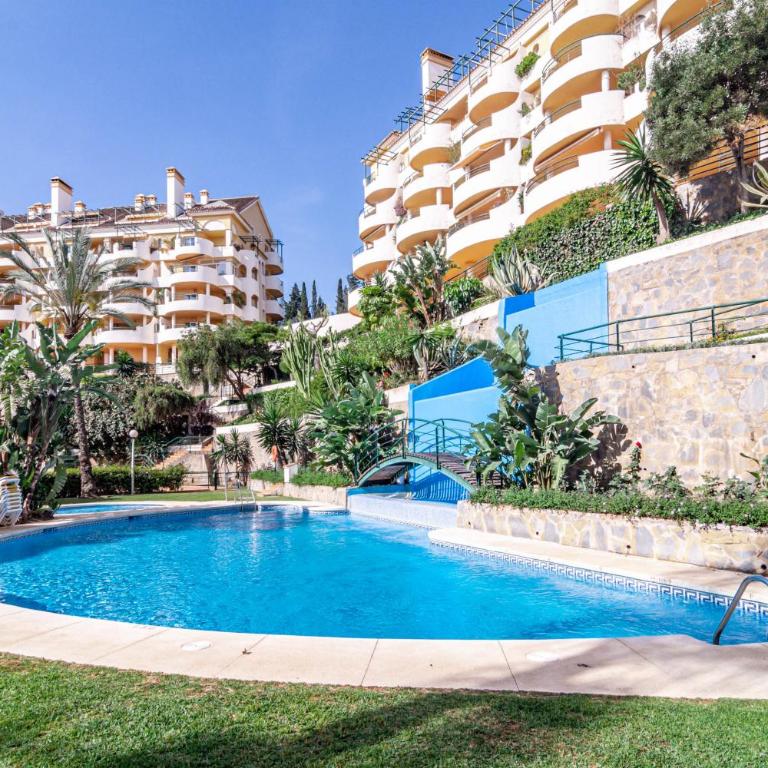 Spacious 2 Bedroom Apartment in Puerto Banus with a Private Terrace and Mountain Views - Deluxe Apartment - 47