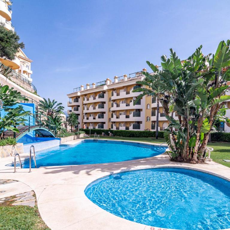 Spacious 2 Bedroom Apartment in Puerto Banus with a Private Terrace and Mountain Views - Deluxe Apartment - 48