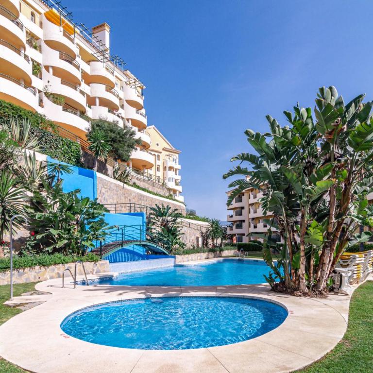Spacious 2 Bedroom Apartment in Puerto Banus with a Private Terrace and Mountain Views - Deluxe Apartment - 51