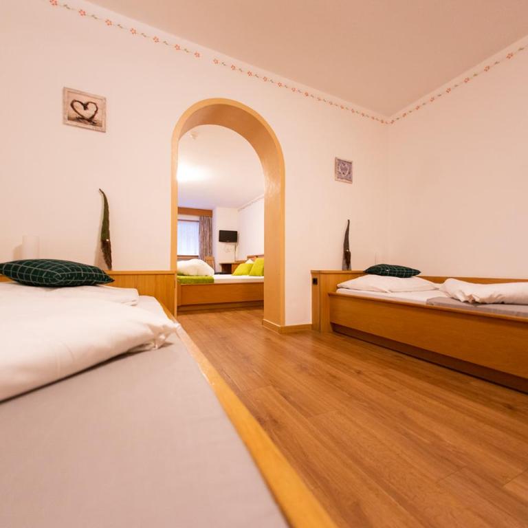 Almhotel Bergerhof - Familienzimmer mit Balkon - 6