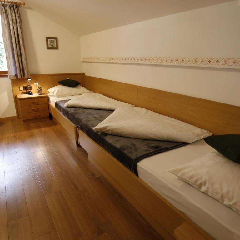 Almhotel Bergerhof - Zweibettzimmer mit Balkon - 4