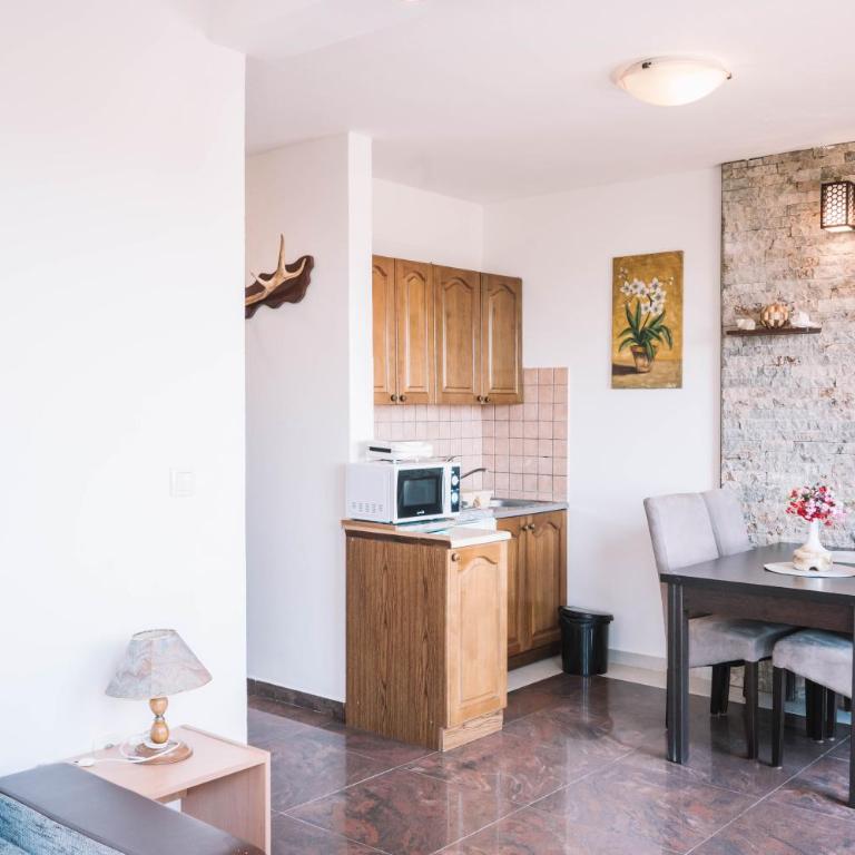 Bivalvia Apartments - One-Bedroom Apartment with Balcony and Sea View - 11
