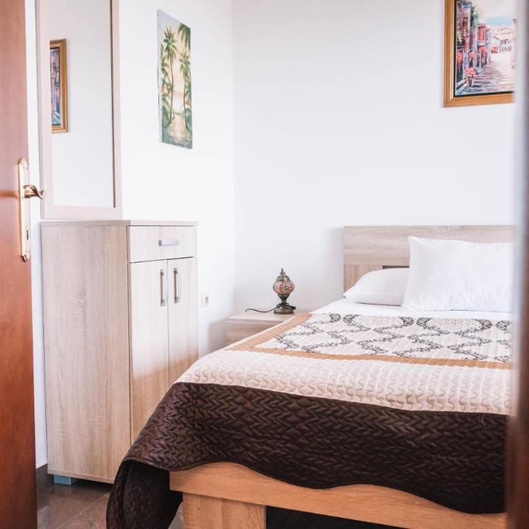 Bivalvia Apartments - Two-Bedroom Apartment with Balcony and Sea View - 3