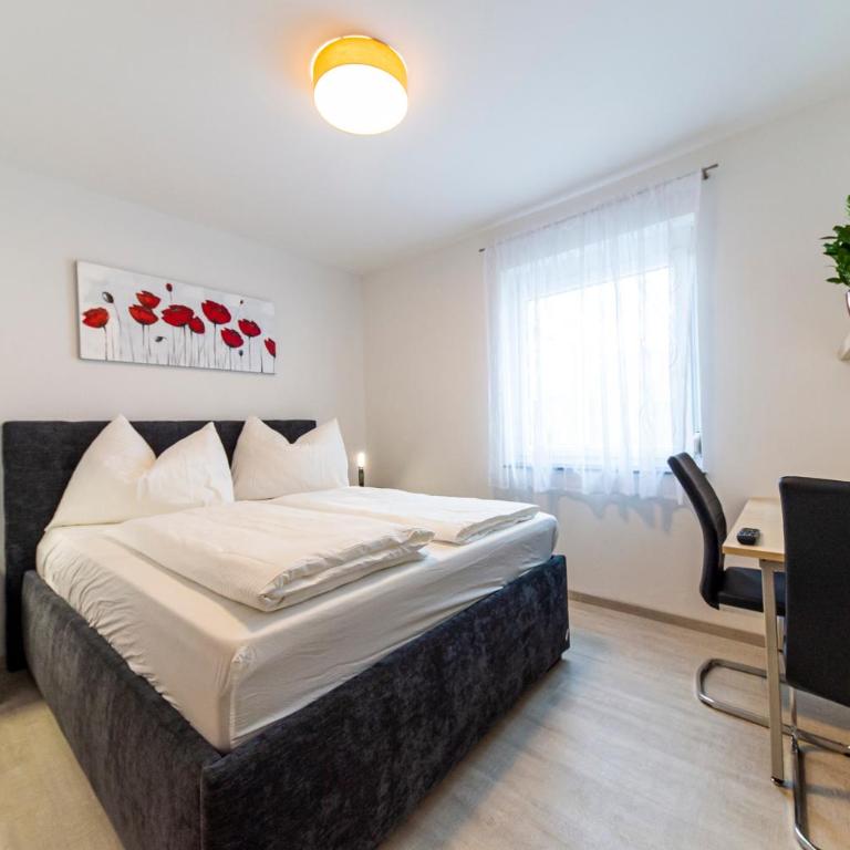 Zeltweg-Rooms - Double Room with Private Bathroom - 1