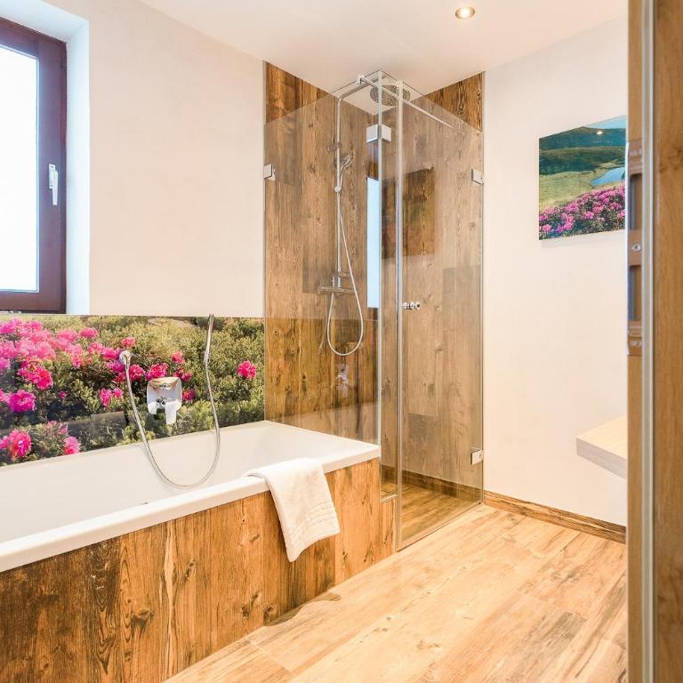 Gästehaus Hornegger - Doppelzimmer mit Balkon - 8