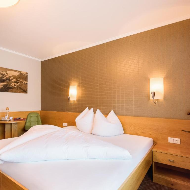 Gästehaus Hornegger - Doppelzimmer mit Balkon - 3