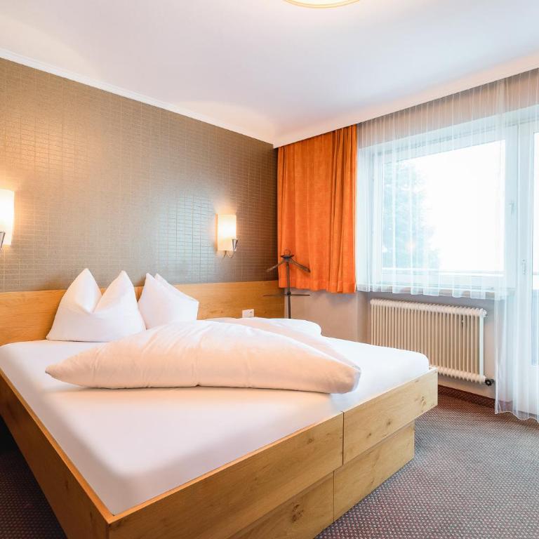 Gästehaus Hornegger - Doppelzimmer mit Balkon - 2
