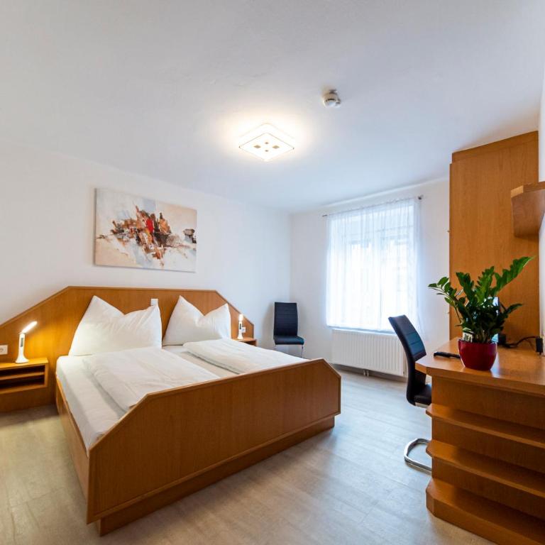 Zeltweg-Rooms - Double Room with Private Bathroom - 6